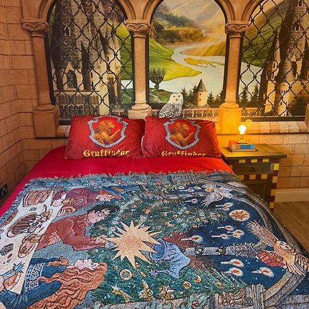 Potters Hideout- 2 Bedroom 2 Bathroom Apartment 왓퍼드 외부 사진
